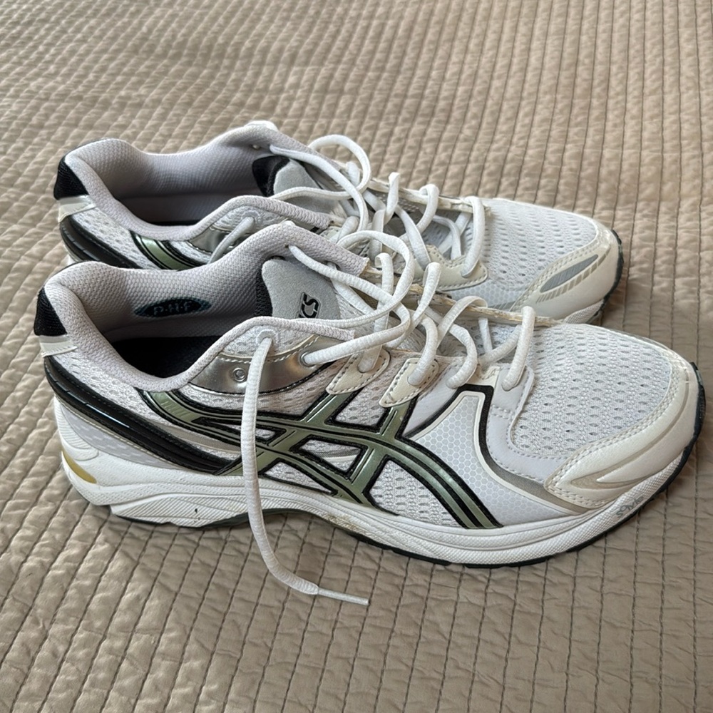 ASICS women’s soft top Duomax Sneakers 8-1/2